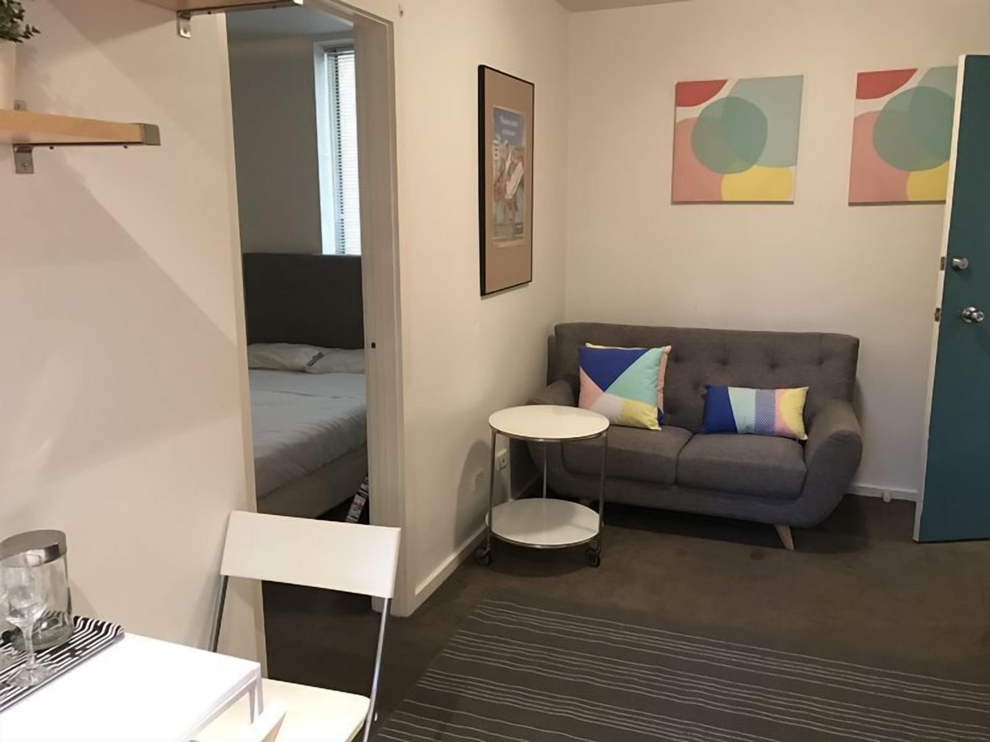 "Acland Courtyard" - Pearl Apartments