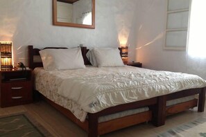 Free WiFi - Guaecá Beach, on the field, almost standing on the sand with sea view (São Sebastião)