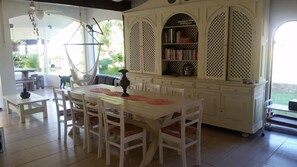 Dining - Guaecá Beach, on the field, almost standing on the sand with sea view (São Sebastião)