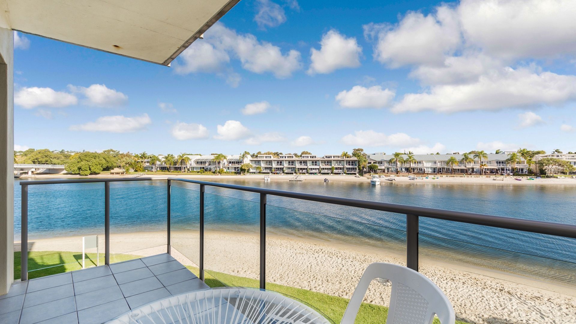 Alberca techada y alberca climatizada