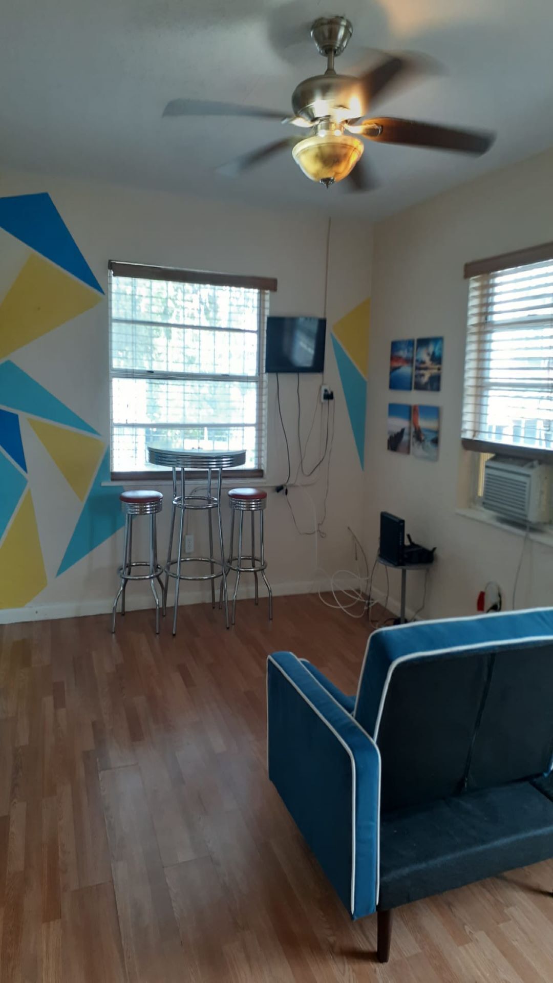Cozy4 Short/Long Term Vacation Apartment
