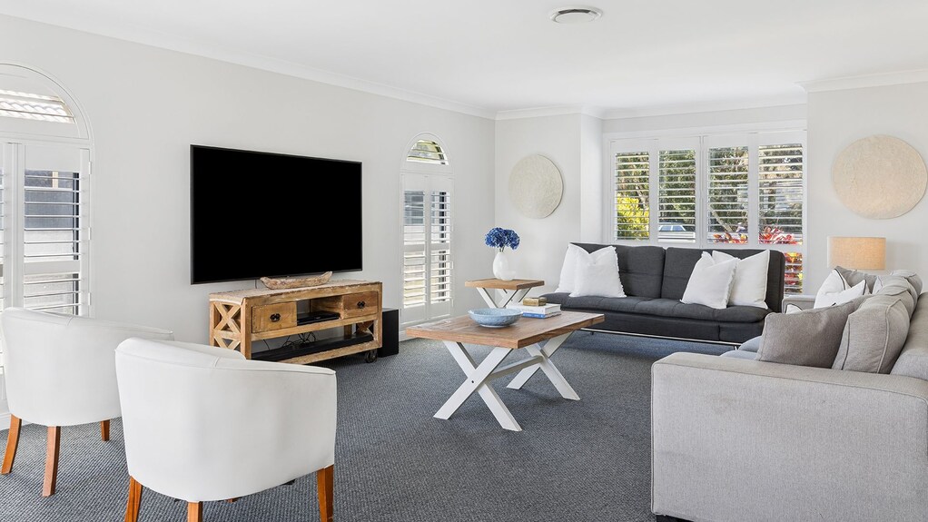 Witonga Waters - Pet Friendly Luxury Waterfront Escape With Pool & Pontoon - Holiday Yamba - Yamba