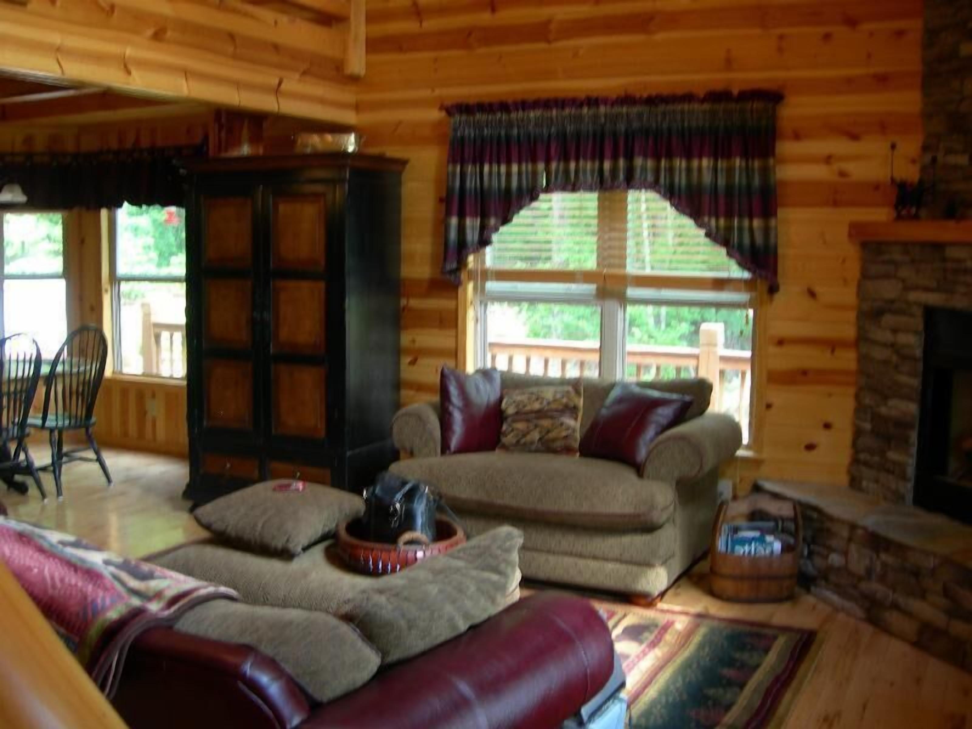 Oso Suite - A Bear-y Nice Cabin - Hot Tub, Internet, Fire Pit, Views