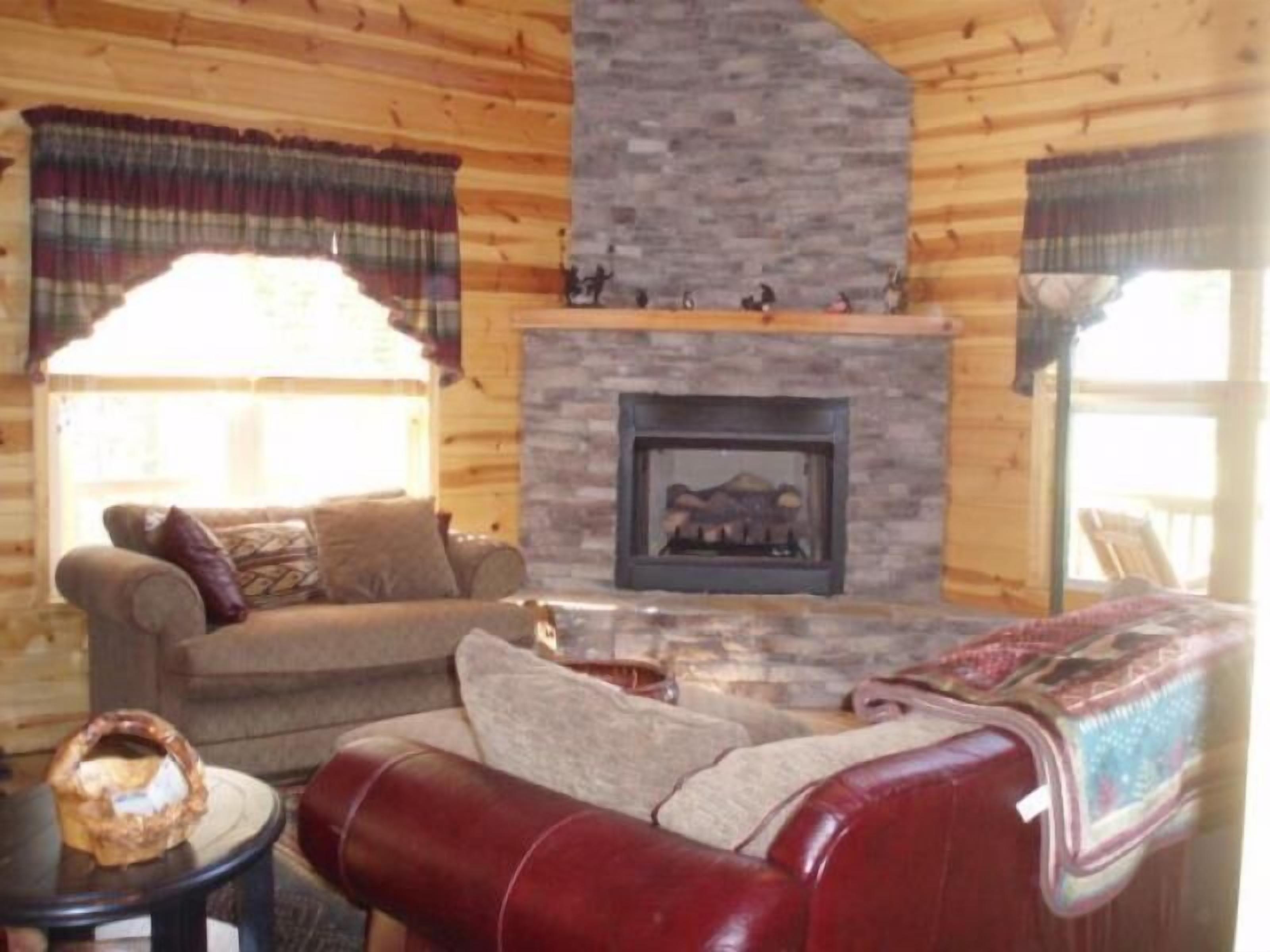 Oso Suite - A Bear-y Nice Cabin - Hot Tub, Internet, Fire Pit, Views