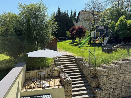 Family Retreat: Garden, Playground & BBQ