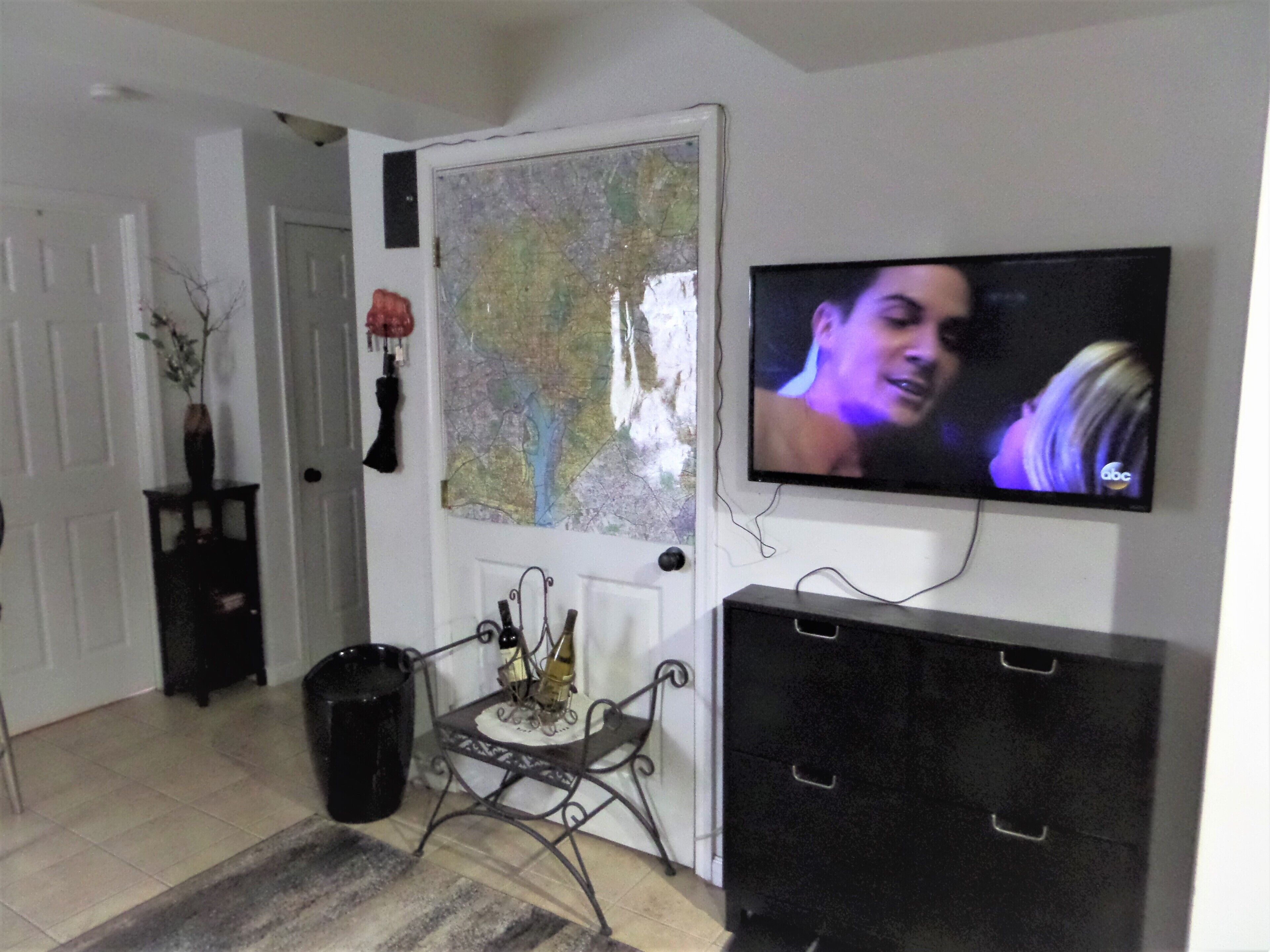 Private Retreat. Apartmnt in DC- 3 miles to the White House. Pets are welcome!