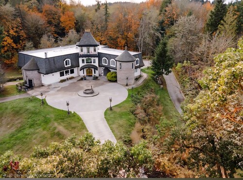 Pysy linnassa "Little Norway's" hiljaisella maaseudulla