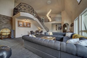 Smart TV, fireplace, DVD player, streaming services