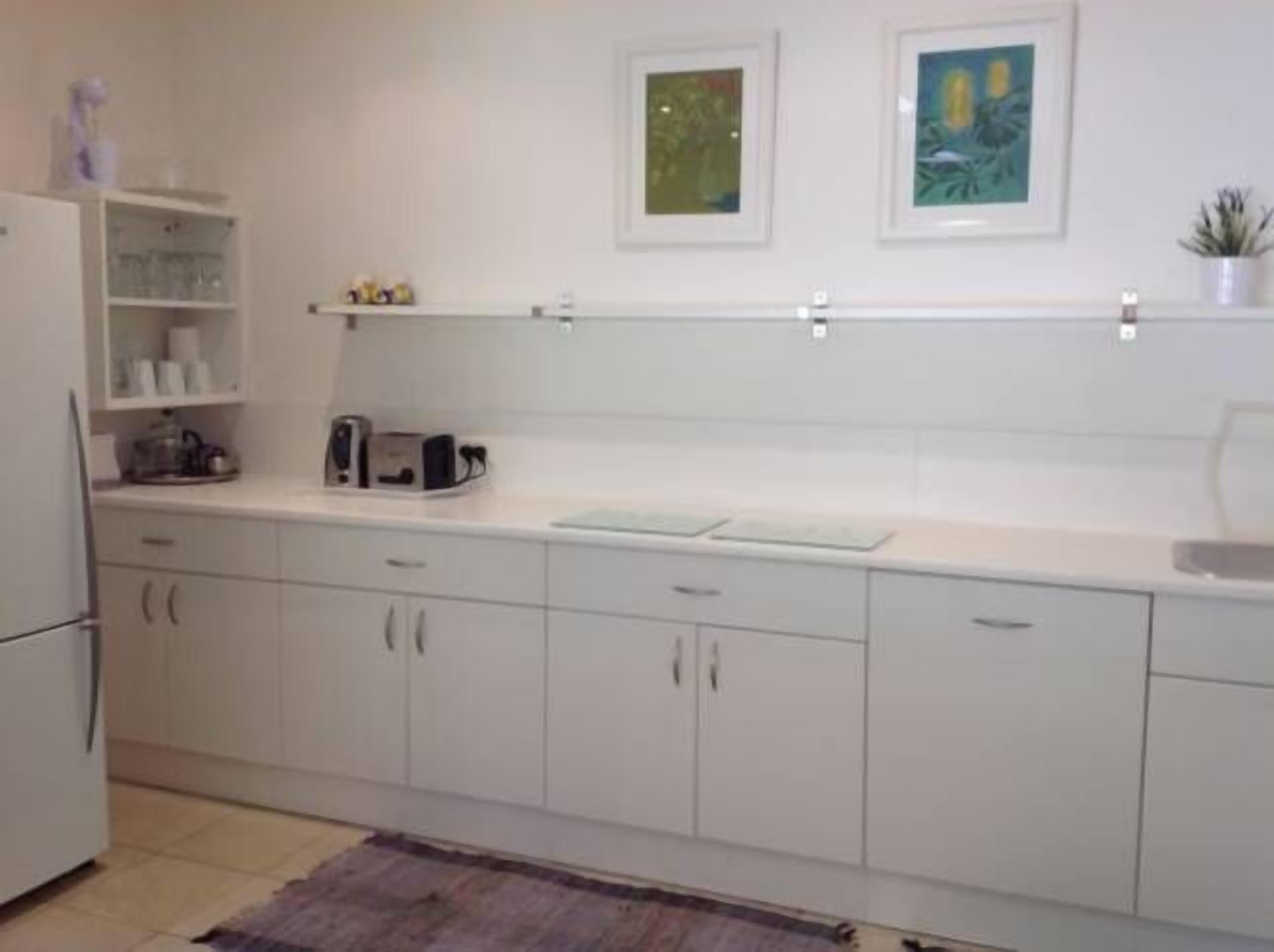 Nestled among trees and close to beach - super clean spacious and comfortable