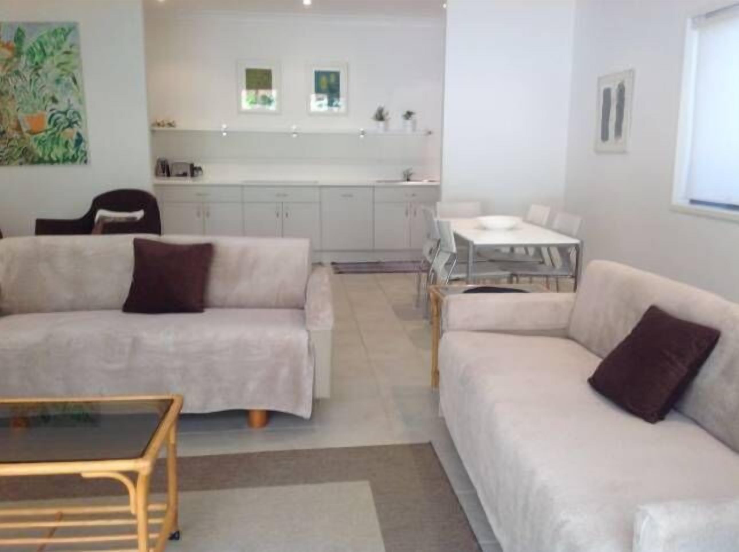 Nestled among trees and close to beach - super clean spacious and comfortable