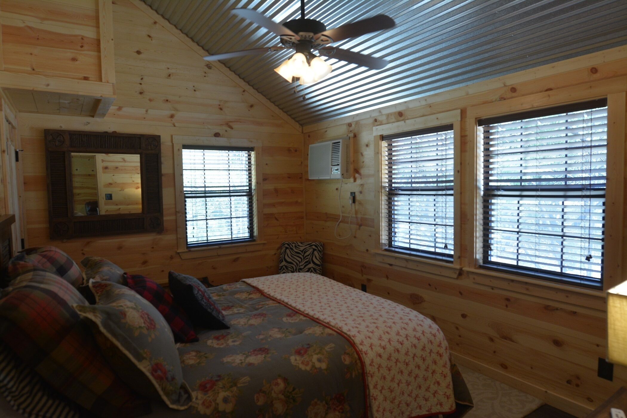 Private Cottage with Hot Tub overlooking a peaceful pasture