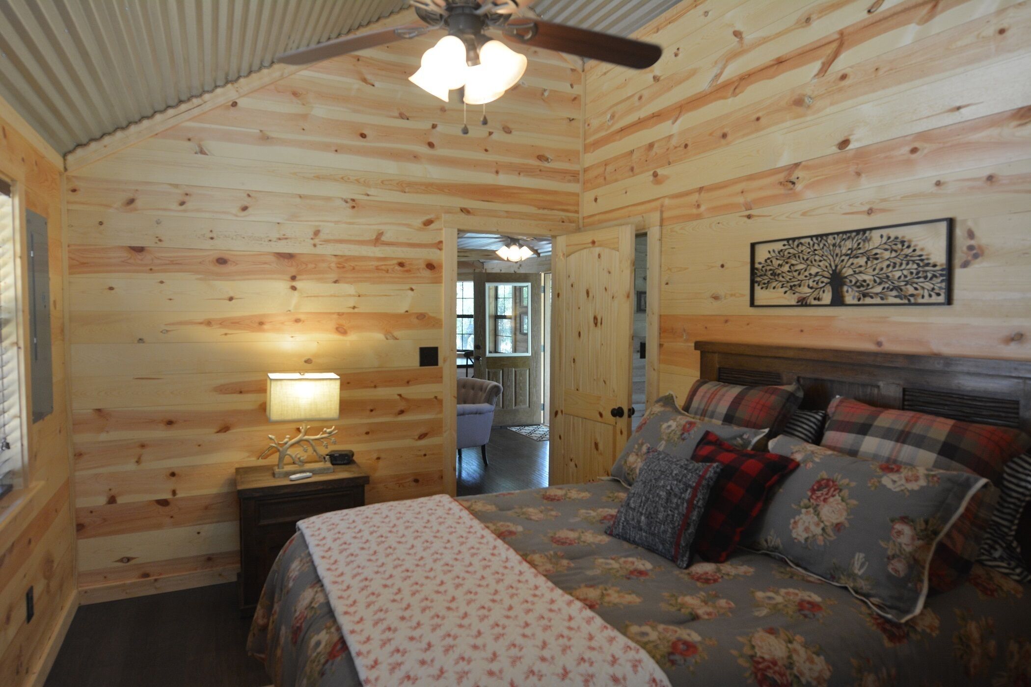 Private Cottage with Hot Tub overlooking a peaceful pasture