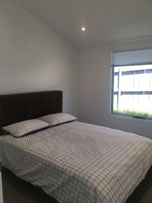 2 bedrooms, bed sheets, wheelchair access