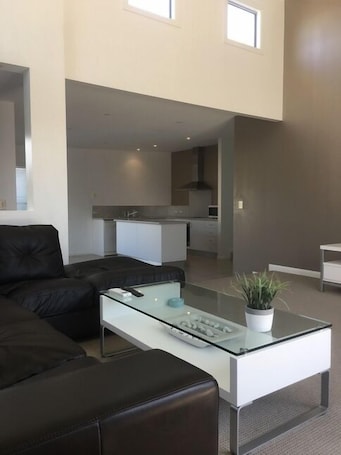 TV, DVD player. The Summer House- sunshine close to the beach