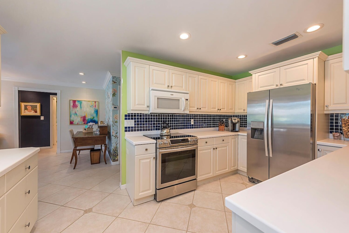 Photo 12 of Pool Home Lake View in Park Shore Naples, Walk to Beach & Waterside Shops