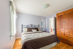 3 slaapkamers, een bureau, een strijkplank/strijkijzer, gratis wifi