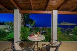Outdoor dining - Sea Esta three bedroom house with stunning views (Zakynthos)