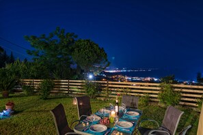 Outdoor dining - Sea Esta three bedroom house with stunning views (Zakynthos)