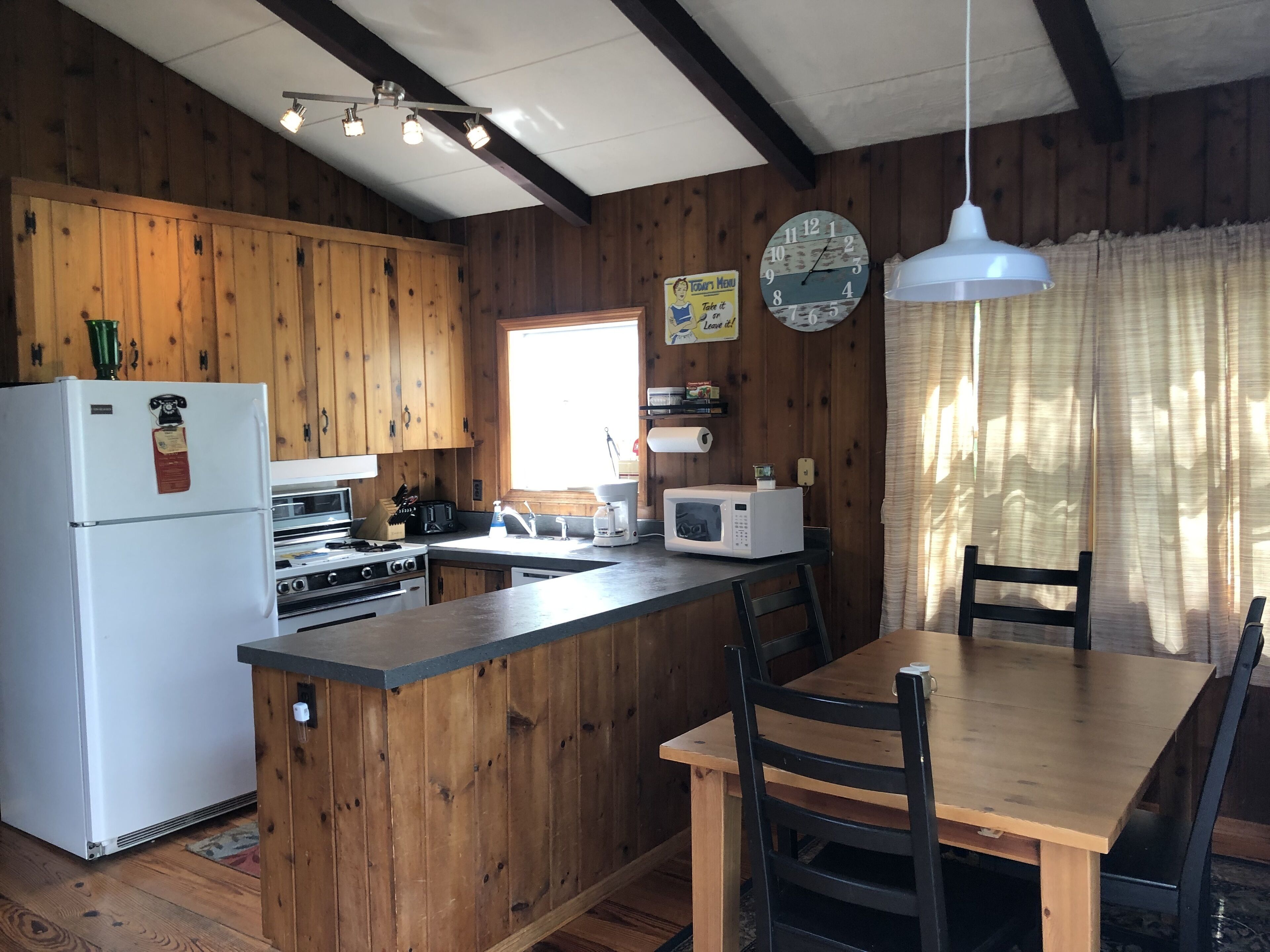 3 BR Lake House with Gorgeous Views