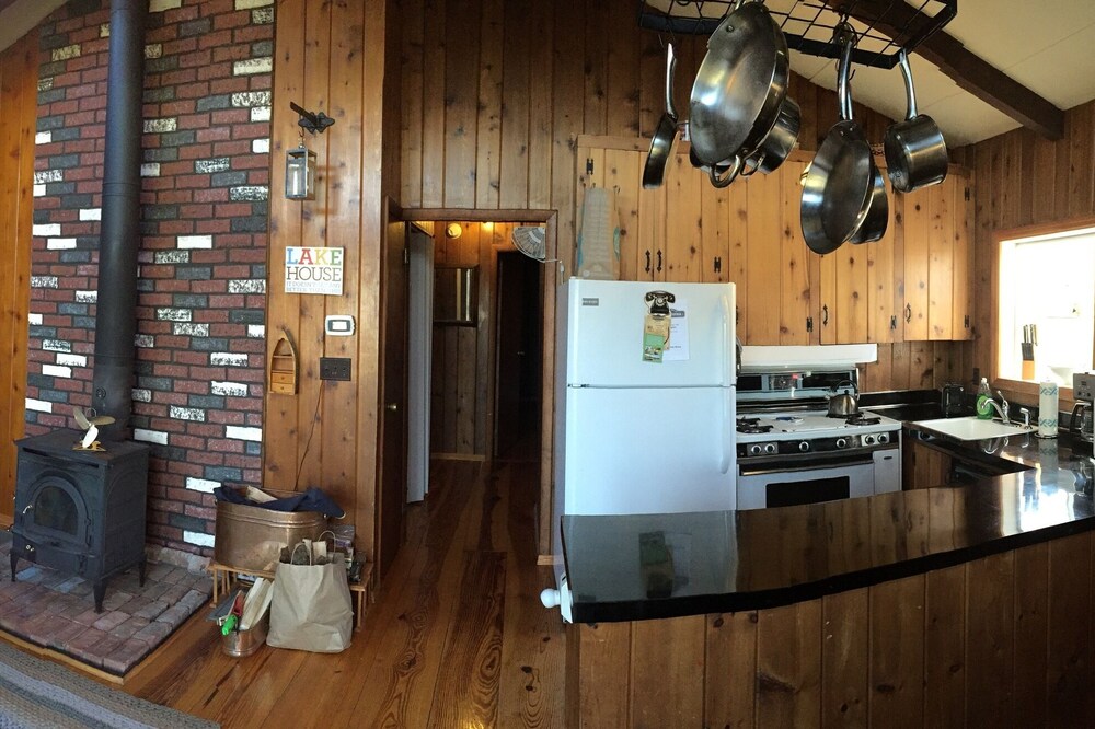 3 BR Lake House with Gorgeous Views