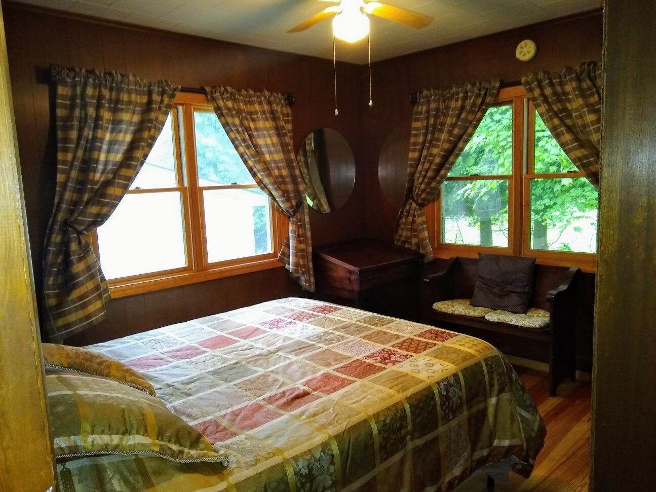 3 BR Lake House with Gorgeous Views