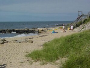 Una playa cerca