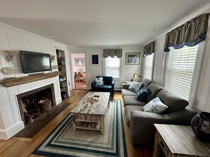 Smart TV, fireplace, video library, stereo