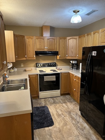 Fridge, microwave, oven, stovetop. Claire’s Cottage is located on 7 secluded acres with a coded privacy gate.