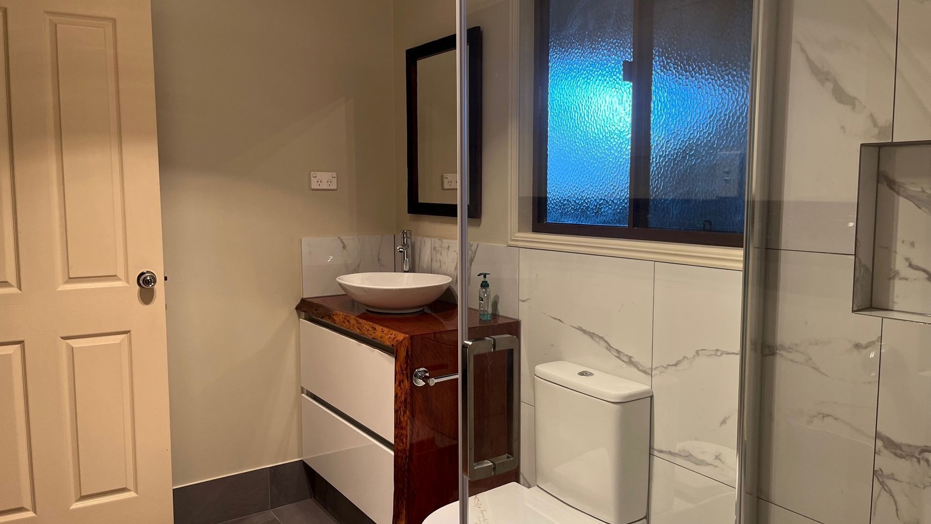 Barny's - Rainbow Beach. Fantastic beach house in the perfect spot. Pets Welcome. Wi-Fi. Pool — image 22
