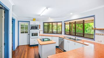 Microondas y tostadora