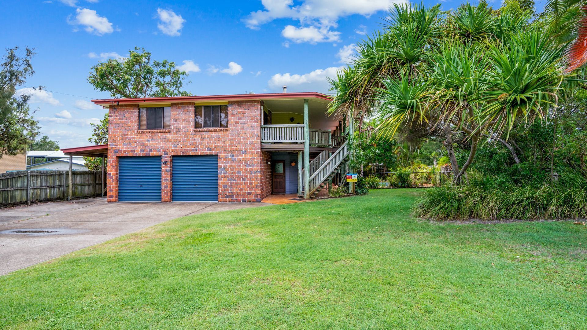 Barny's - Rainbow Beach. Fantastic beach house in the perfect spot. Pets Welcome. Wi-Fi. Pool — image 24