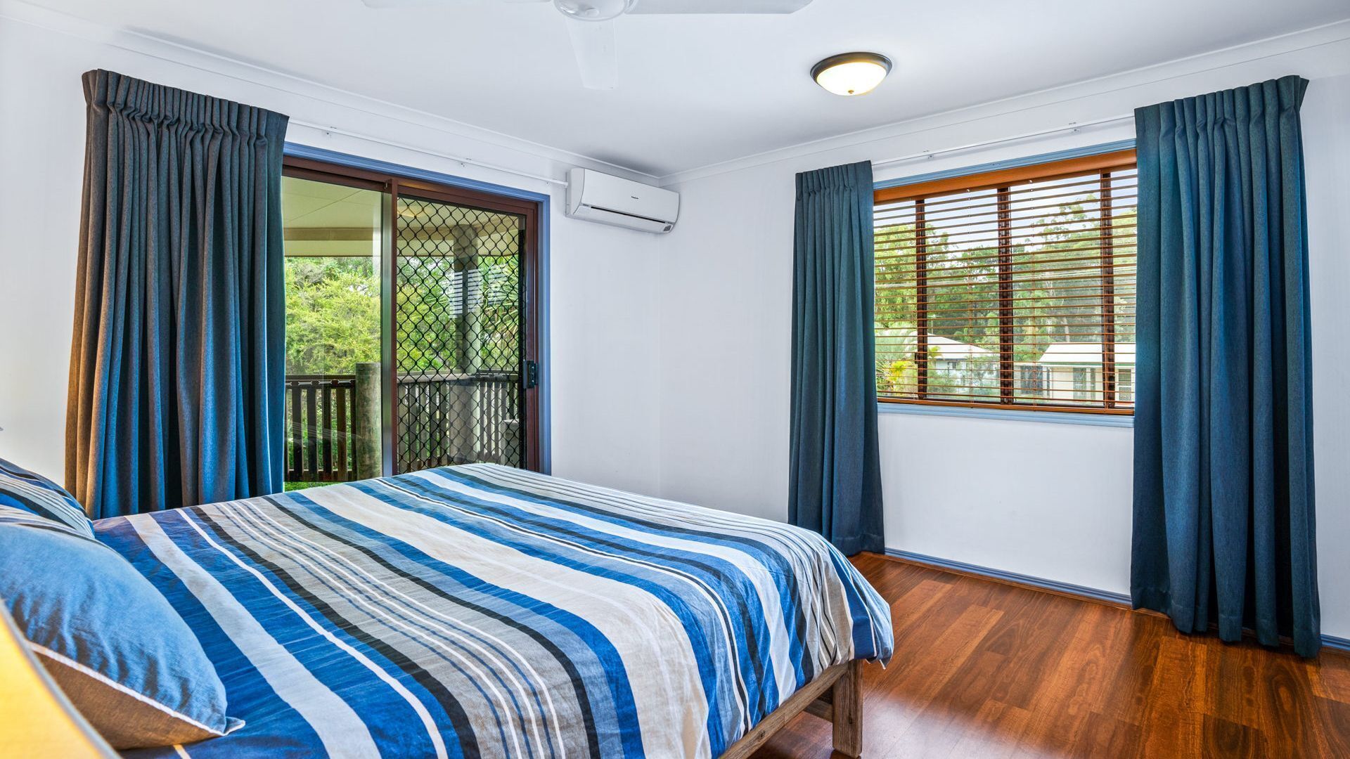 Barny's - Rainbow Beach. Fantastic beach house in the perfect spot. Pets Welcome. Wi-Fi. Pool — image 17