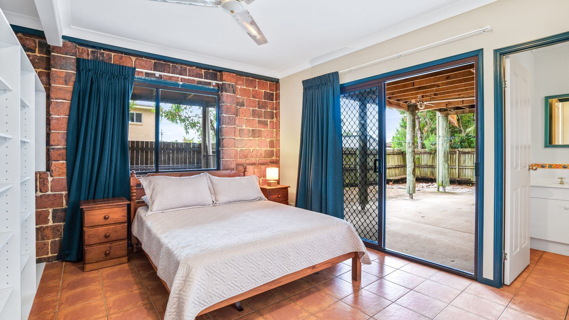Barny's - Rainbow Beach. Fantastic beach house in the perfect spot. Pets Welcome. Wi-Fi. Pool — image 19