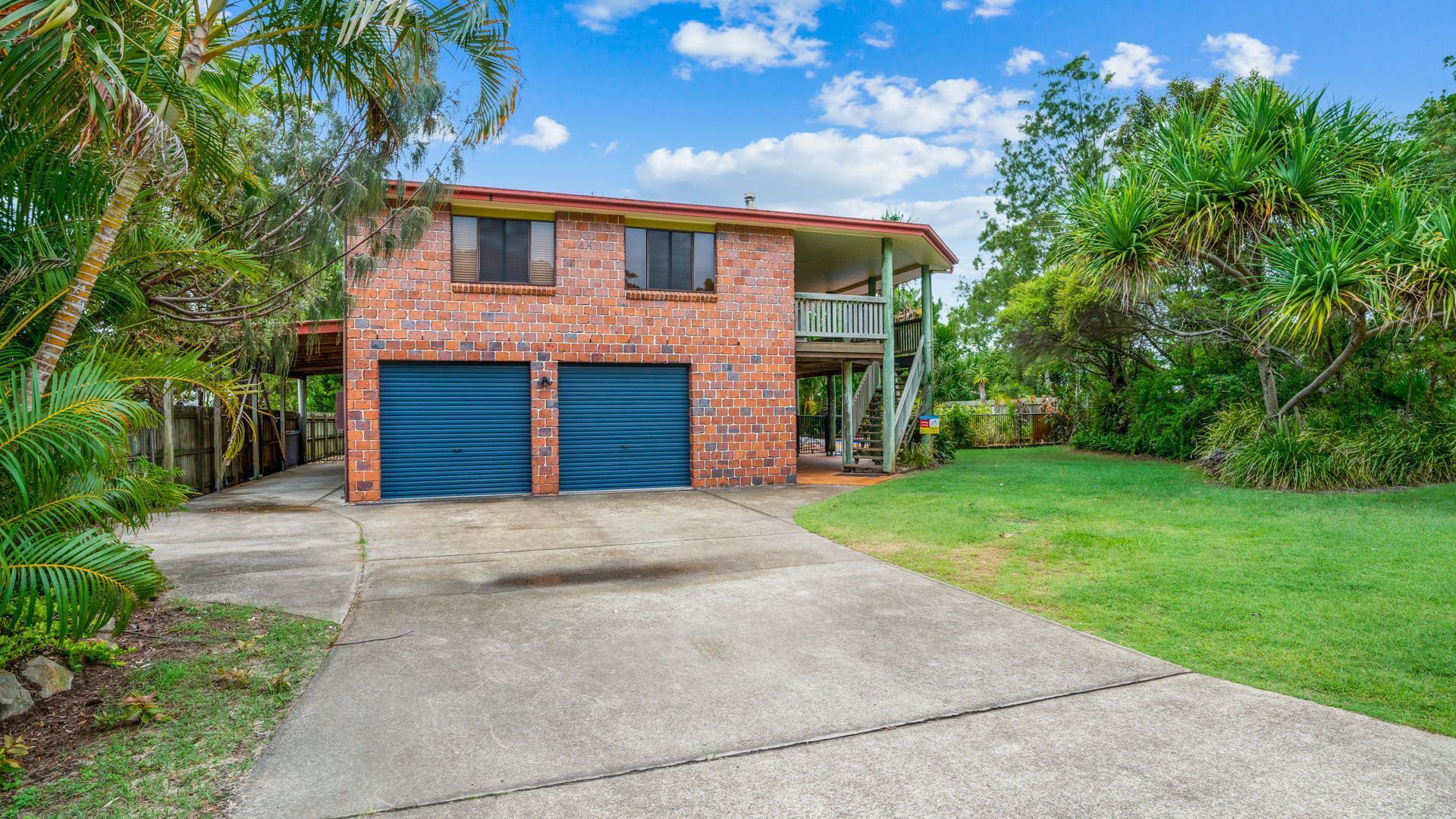 Barny's - Rainbow Beach. Fantastic beach house in the perfect spot. Pets Welcome. Wi-Fi. Pool — image 26