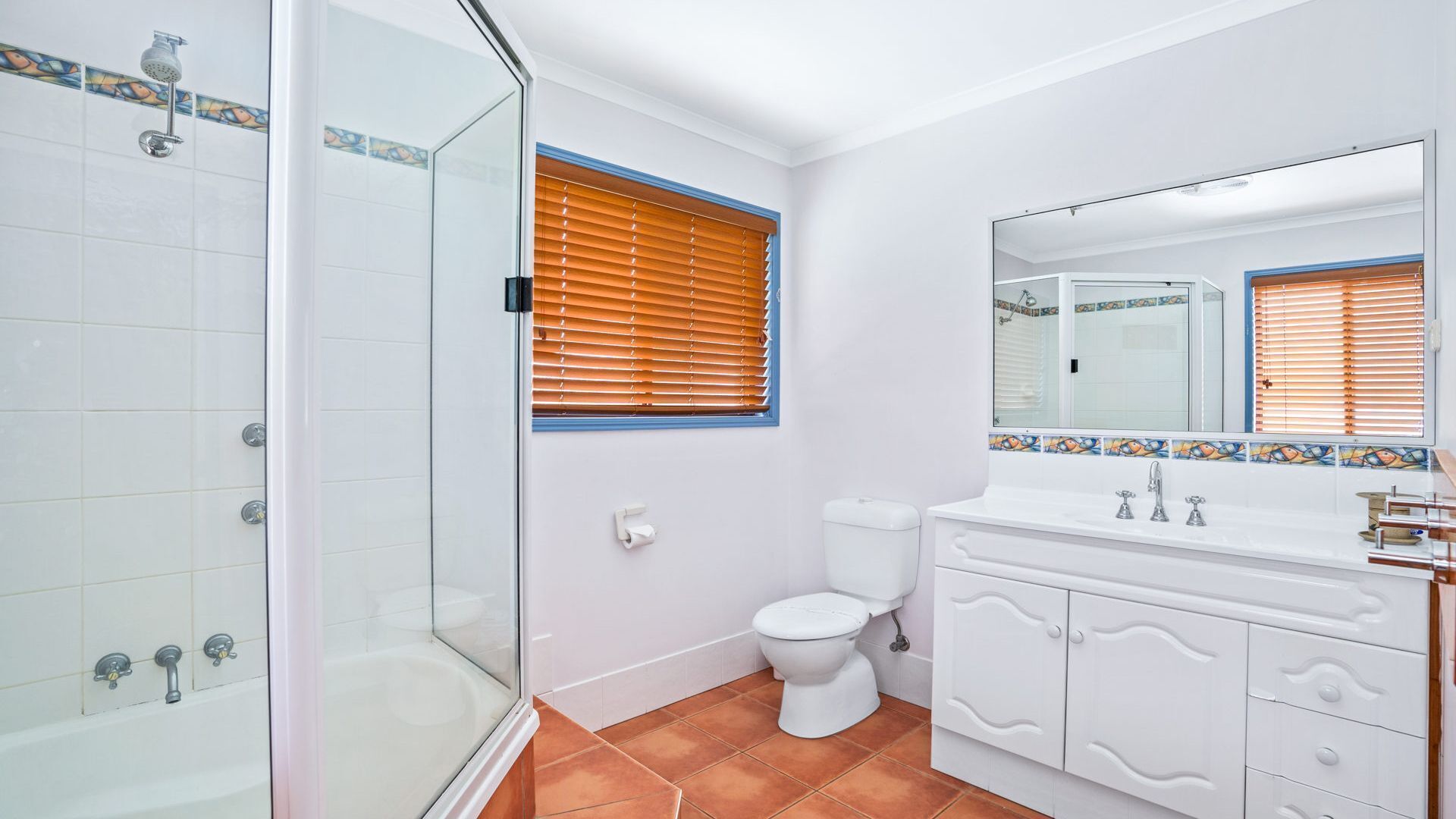 Barny's - Rainbow Beach. Fantastic beach house in the perfect spot. Pets Welcome. Wi-Fi. Pool — image 18