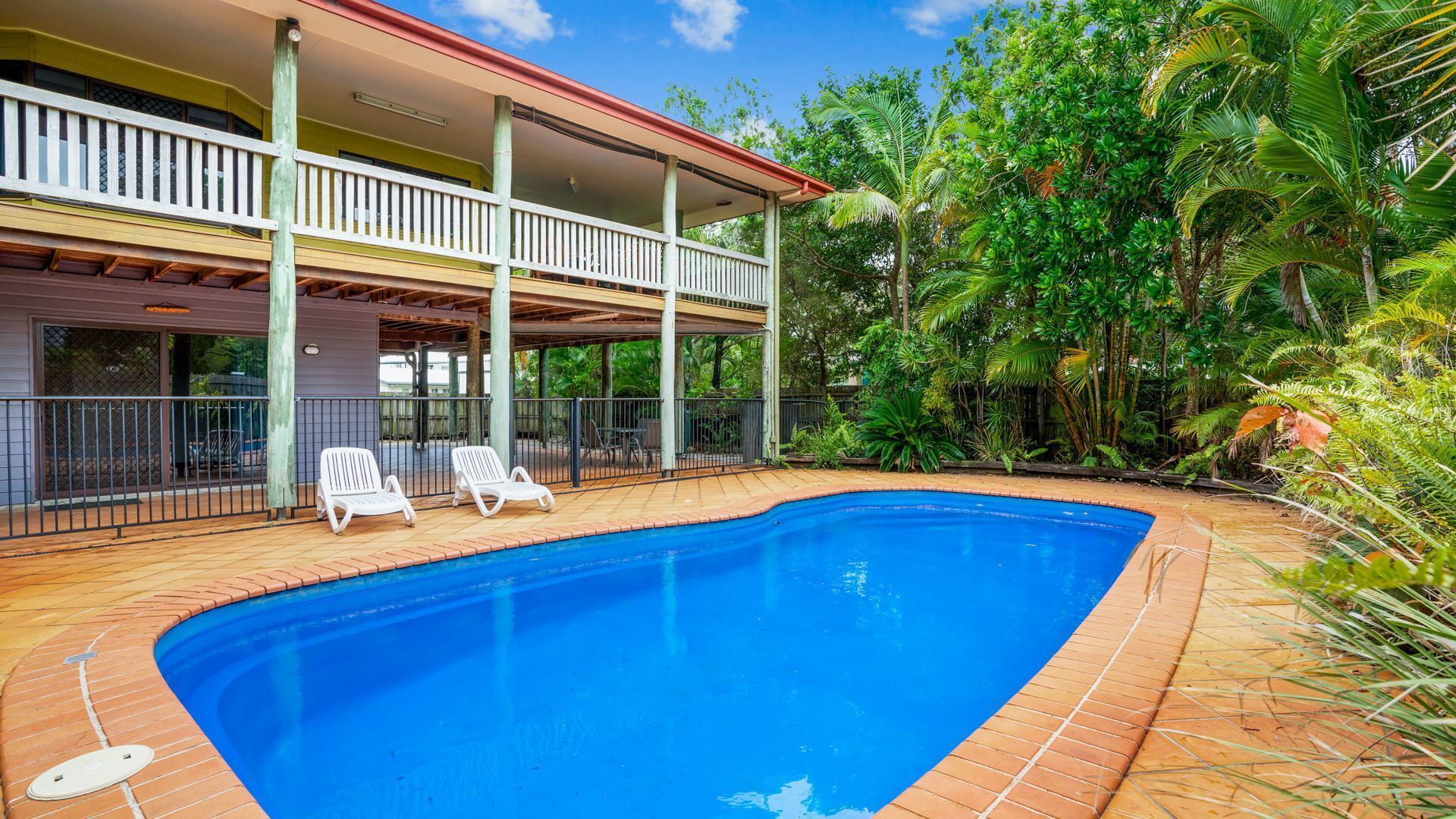 Barny's - Rainbow Beach. Fantastic beach house in the perfect spot. Pets Welcome. Wi-Fi. Pool — image 4