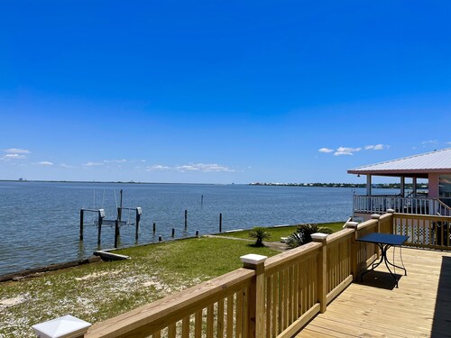 Dolphin Watch A - Remodeled - Waterfront Fishing Paradise! Bring your Dog!