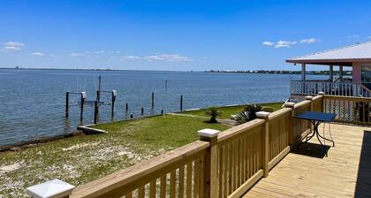 Dolphin Watch A - Remodeled - Waterfront Fishing Paradise! Bring your Dog!