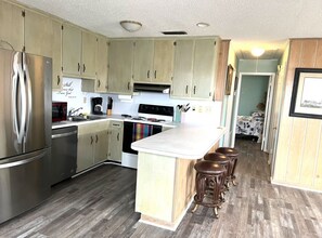 Fridge, microwave, oven, dishwasher - Dolphin Watch A - Remodeled - Waterfront Fishing Paradise! Bring your Dog! (Dauphin Island)