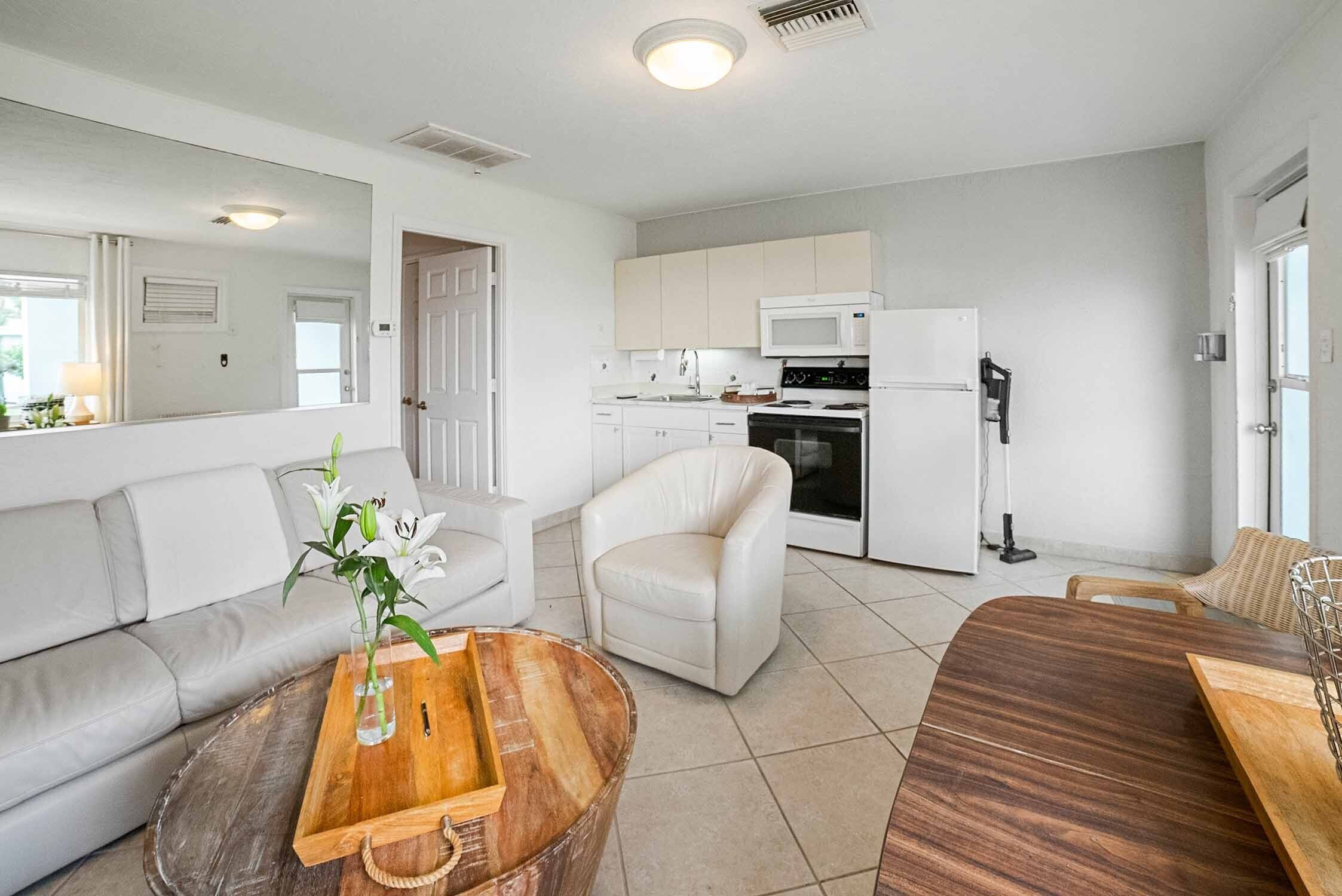 Luxury Beachside Bungalow with Private Beach and Bay on Casey Key