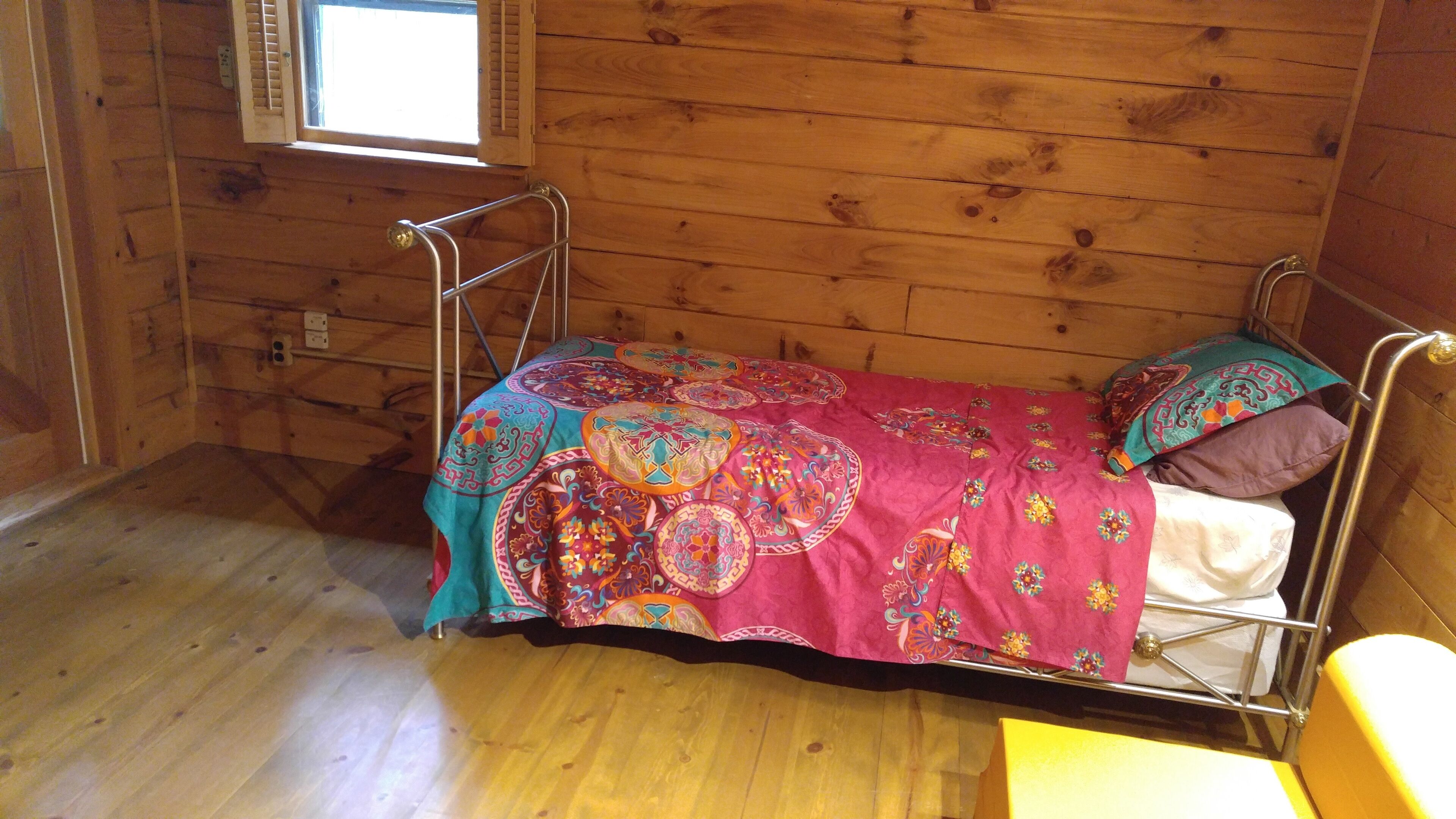 Log style home 4 miles to Catamount with fitness room