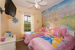 3 bedrooms, iron/ironing board, free WiFi, bed sheets - Feel The Magic!!  4 miles to Disney  from This Ground Floor Condo! (Kissimmee)