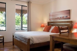 5 bedrooms, desk, iron/ironing board, WiFi