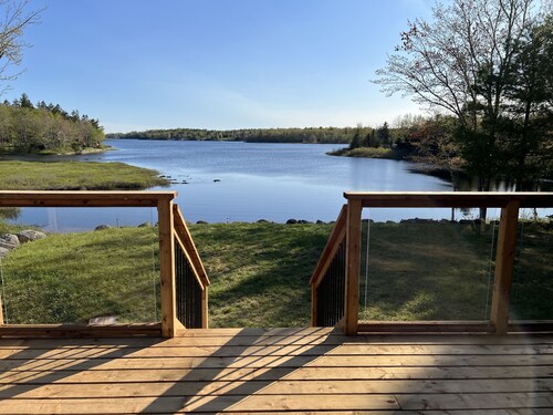 Lakefront cottage on a Wallaback lake