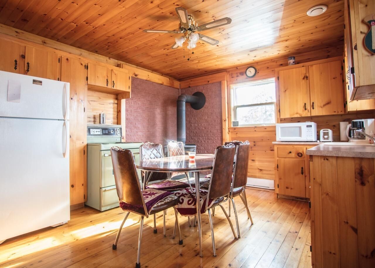 Lakefront cottage on a Wallaback lake