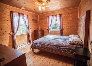 3 bedrooms, free WiFi, bed sheets - Lakefront cottage on a Wallaback lake (New Ross)