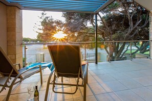 Terrace/patio - Surfside 9 In the Idyllic Yallingup Beach Scene (Yallingup)