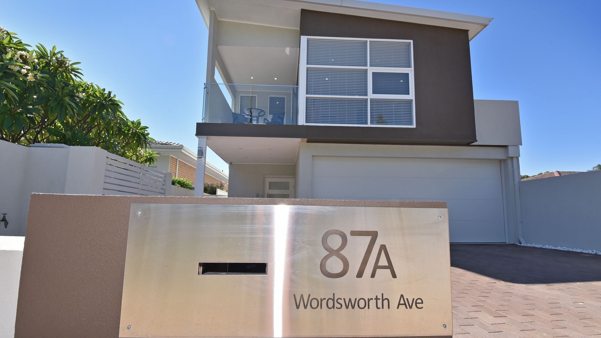 Luxury Family home w/2 living rooms-5min from golf course  and close to CBD — image 23