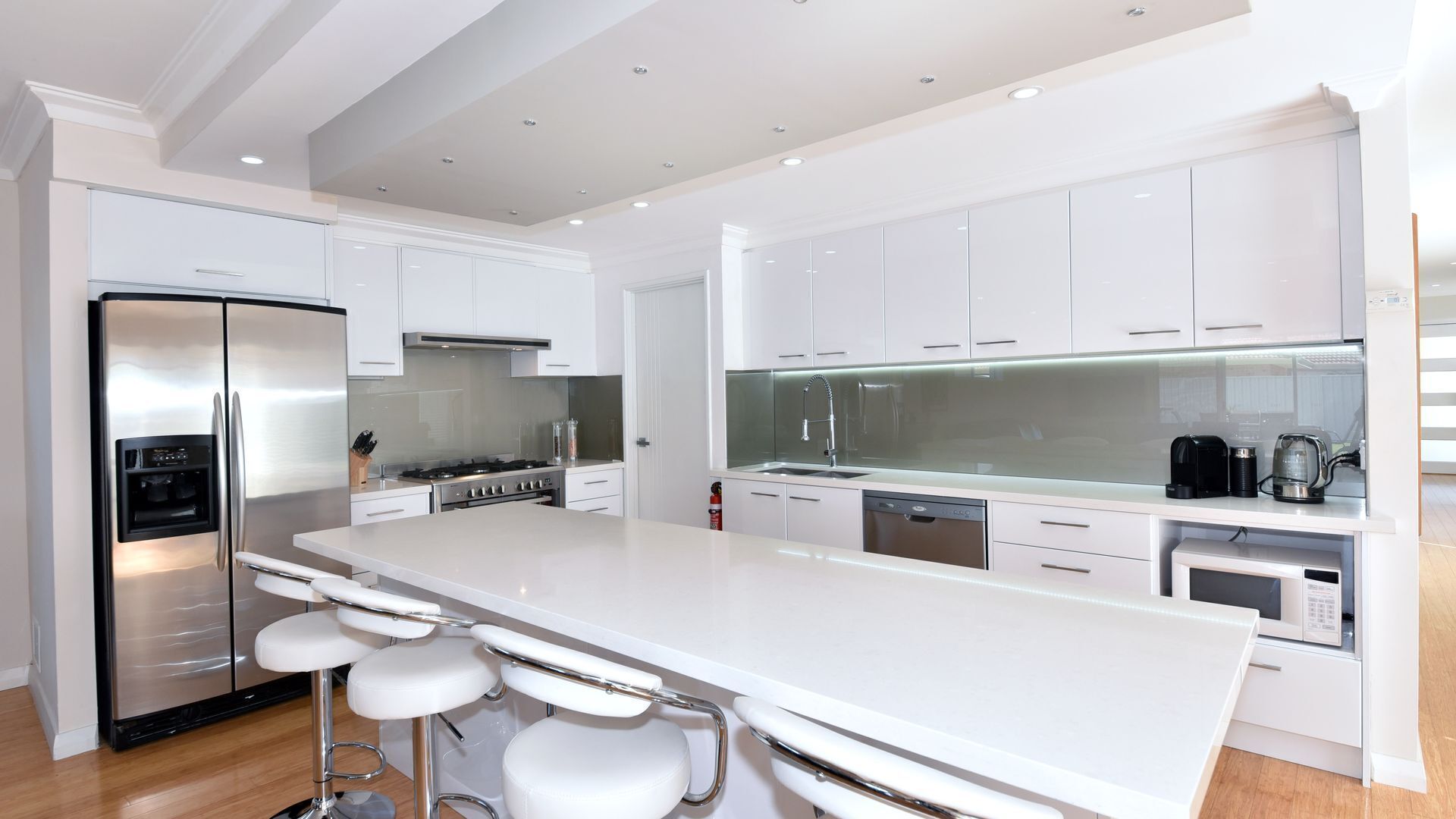 Luxury Family home w/2 living rooms-5min from golf course  and close to CBD — image 19