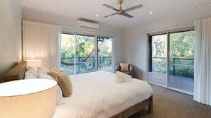 5 bedrooms, iron/ironing board, WiFi, bed sheets